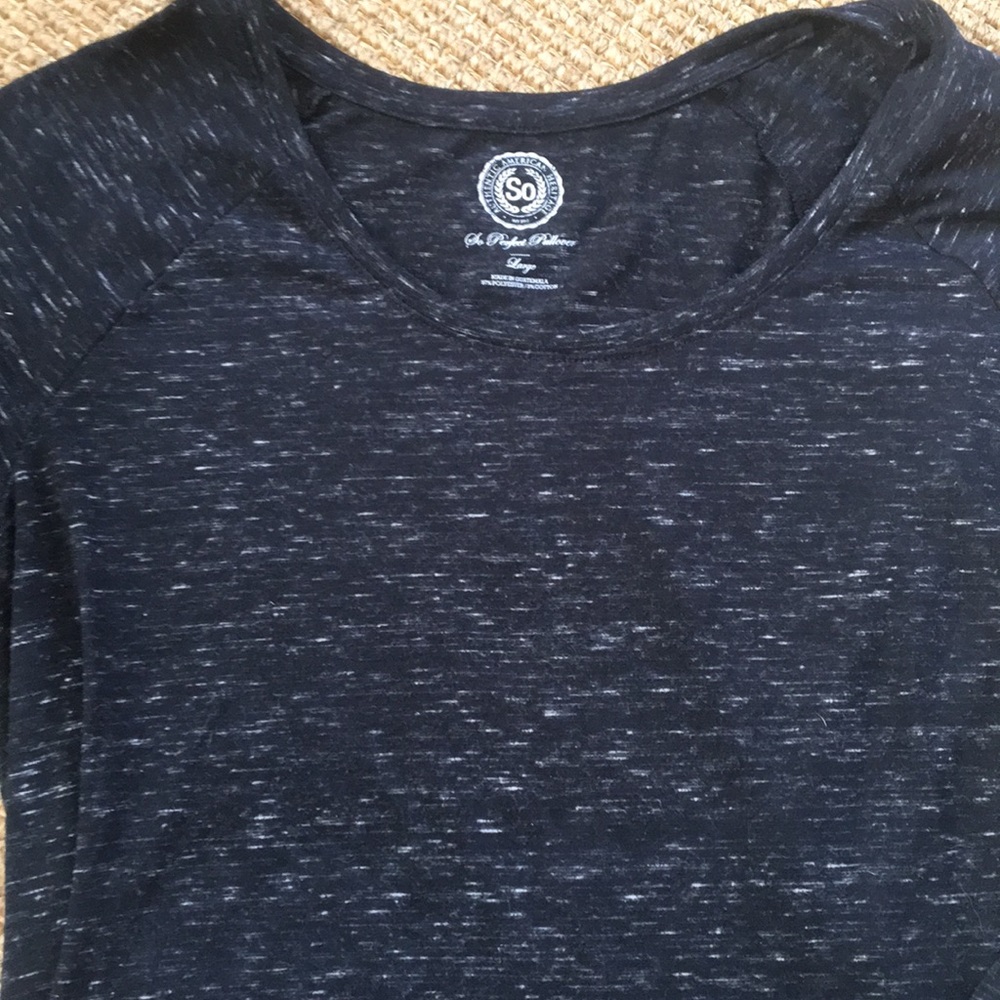 ⭐️ 3 for $15⭐️Long sleeve Black heathered shirt - Picture 3 of 4
